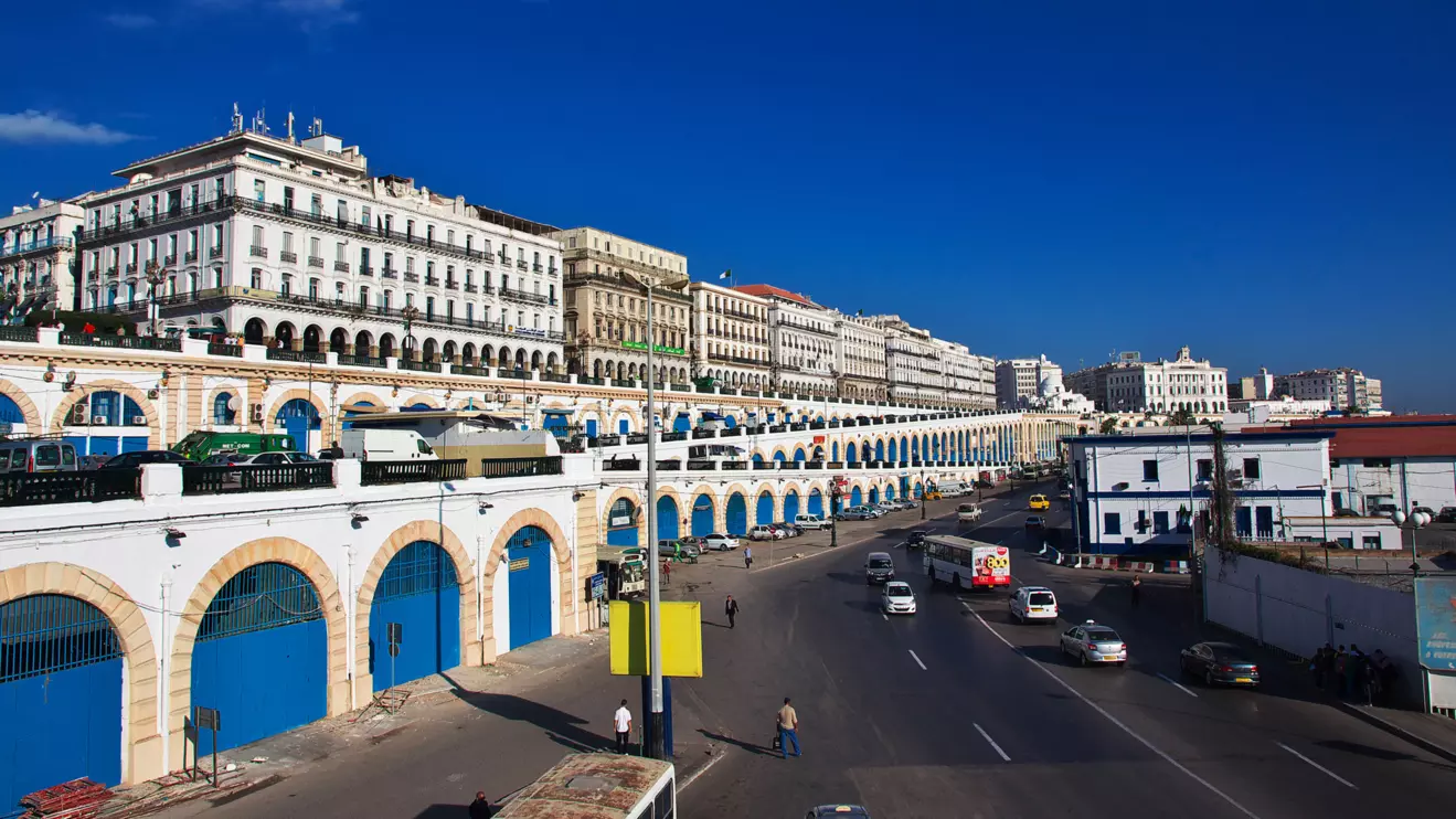 The seafront, Boulevard Ernesto Che Guevara, Algiers © Mena Today 