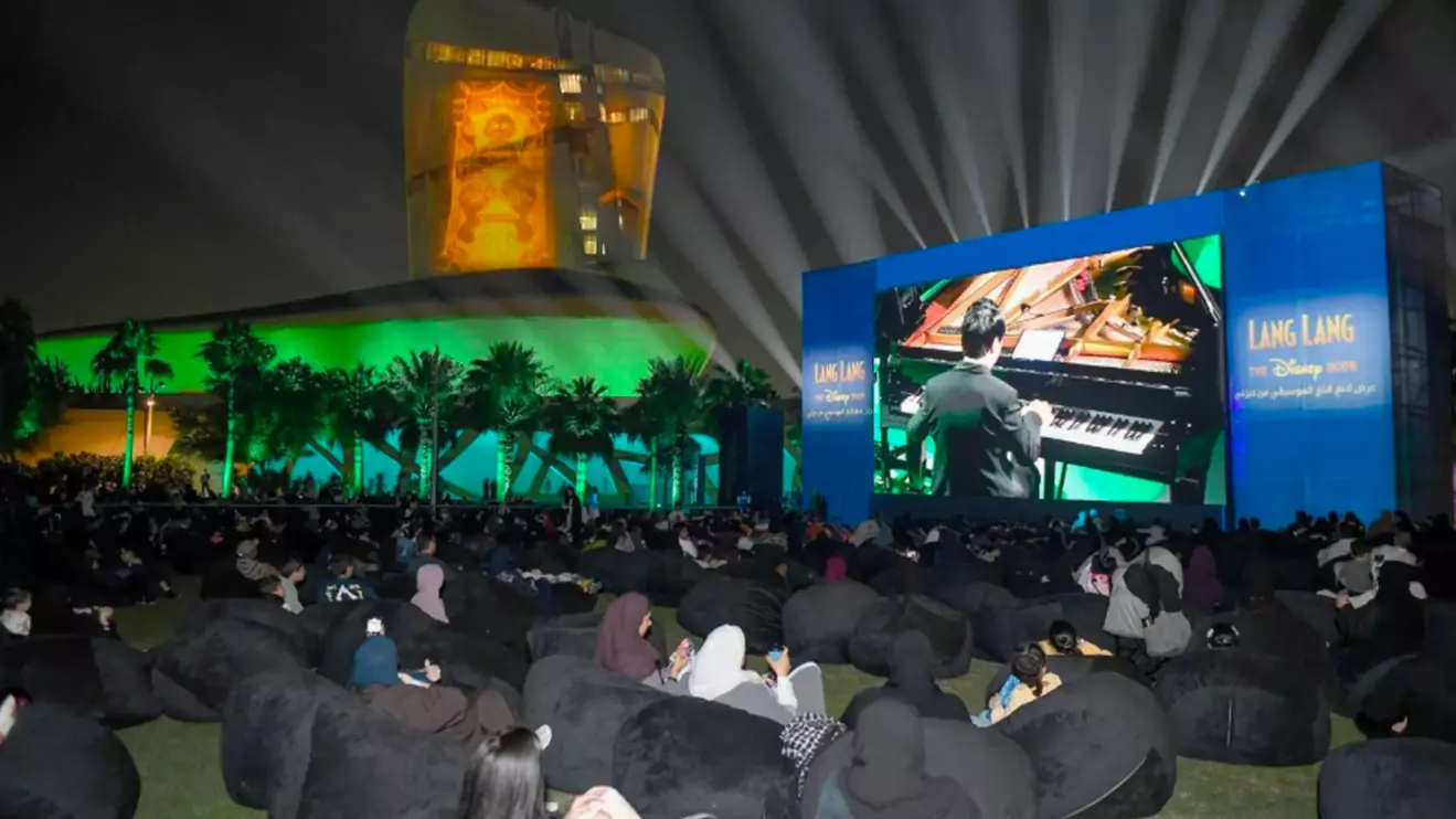 The show was attended by over 2,000 spectators