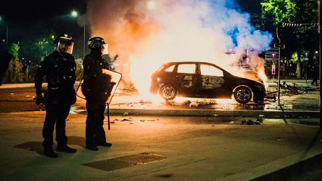 Vehicles burned, stores looted © PPS