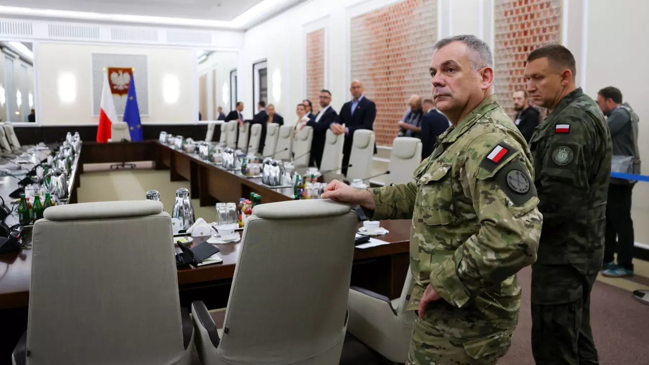 General Wieslaw Kukula, chief of the General Staff of the Polish Armed Forces arrives for an extraordinary government meeting at the Chancellery of the Prime Minister, following violations of Polish airspace during a Russian attack on Ukraine, in Warsaw, Poland, September 10, 2025. Reuters/Kacper Pempe