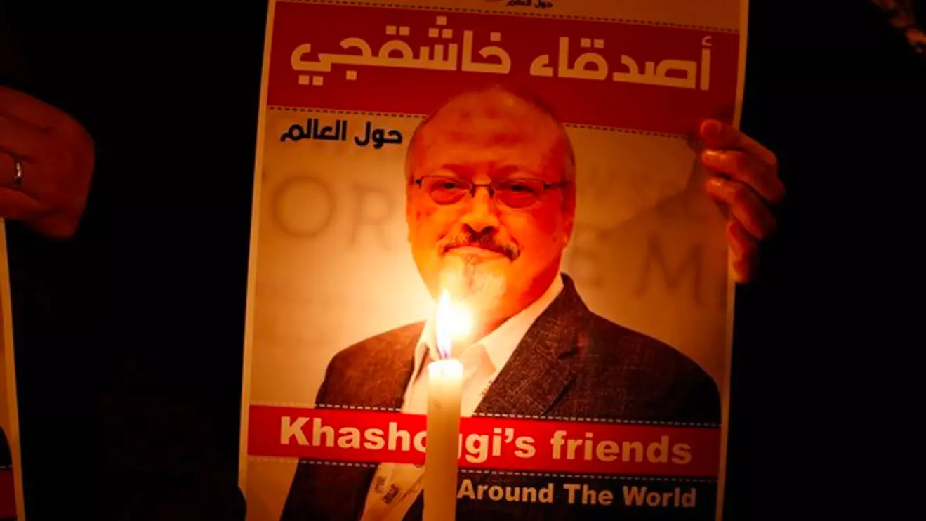 A demonstrator holds a poster with a picture of Saudi journalist Jamal Khashoggi outside the Saudi Arabia consulate in Istanbul, Turkey October 25, 2018. Reuters/Osman Orsal
