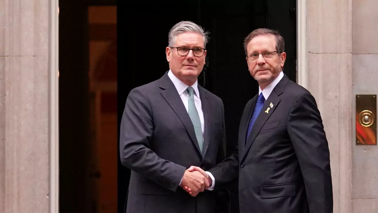 Britain's Prime Minister Keir Starmer welcomes Israel's President Isaac Herzog to 10 Downing Street London, London, Sept. 10, 2025. Alberto Pezzali/Reuters