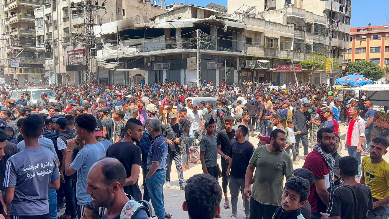 Palestinians wait to receive aid, in Gaza City, May 25, 2025. Reuters/Stringer