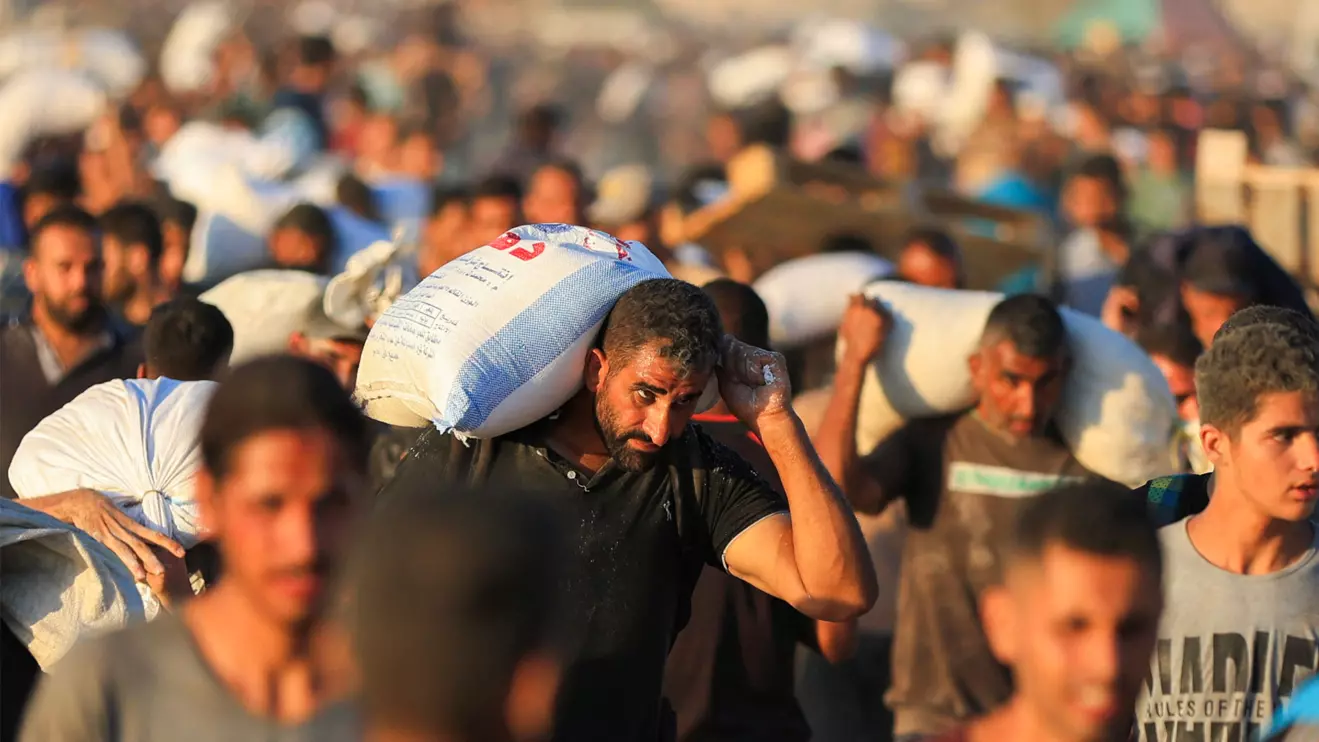 Palestinians carry aid supplies that entered Gaza through Israel, in Beit Lahia in the northern Gaza Strip, July 30, 2025. Reuters/Dawoud Abu Alkas