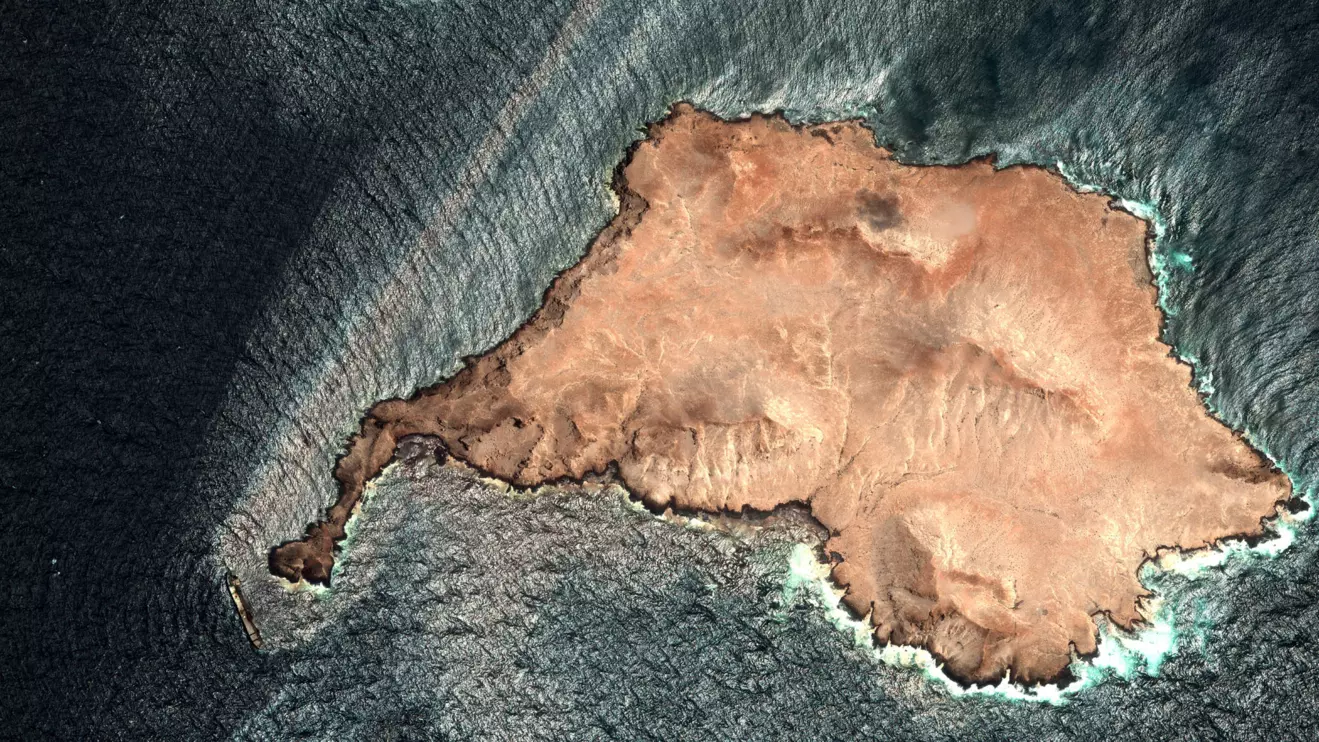 A satellite image shows the damaged vessel Caroline Bezengi and an oil slick off the Hallaniyat Islands, off the coast of Dhofar Governorate, Oman, August 5, 2026. Pléiades © CNES 2026, Distribution Airbus DS/Handout via Reuters