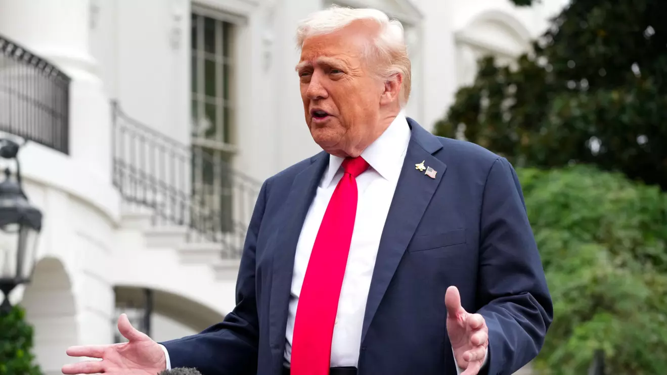 U.S. President Donald Trump speaks to the press before boarding Marine One to depart for Quantico, Virginia, from the South Lawn at the White House in Washington, D.C., U.S., September 30, 2025. Reuters/Ken Cedeno