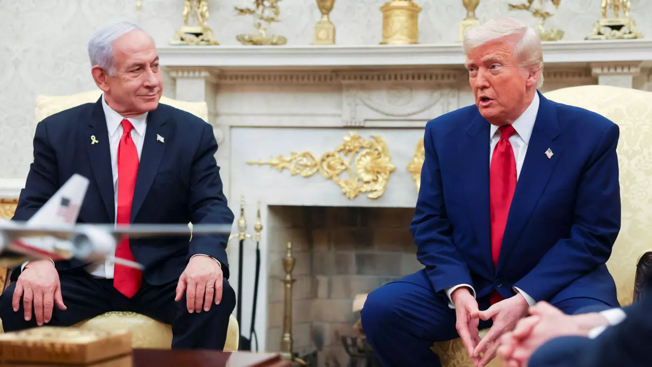 U.S. President Donald Trump meets with Israeli Prime Minister Benjamin Netanyahu in the Oval Office at the White House in Washington, U.S., April 7, 2025. Reuters/Kevin Mohatt