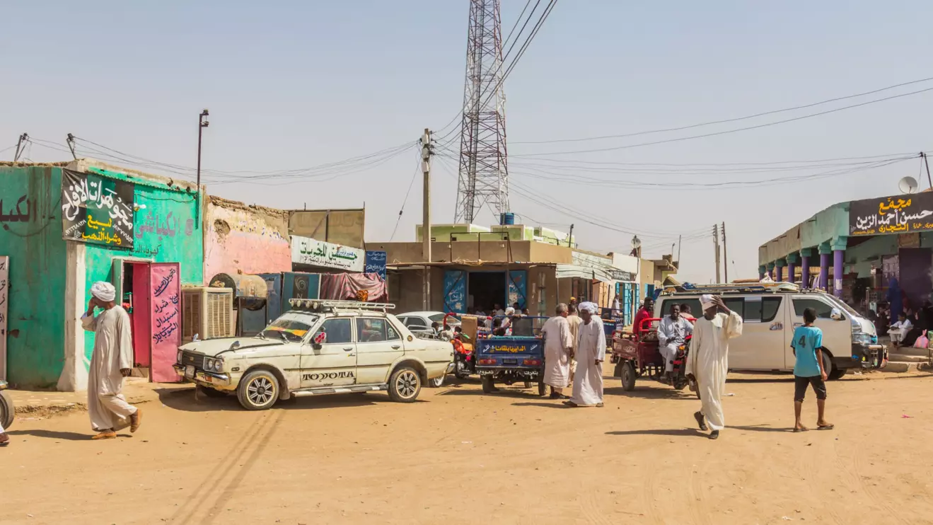 Al-Fashir residents report snipers, stray missiles and army air strikes causing fires in the east and north of the city. Many civilians have taken up arms © Mena Today 