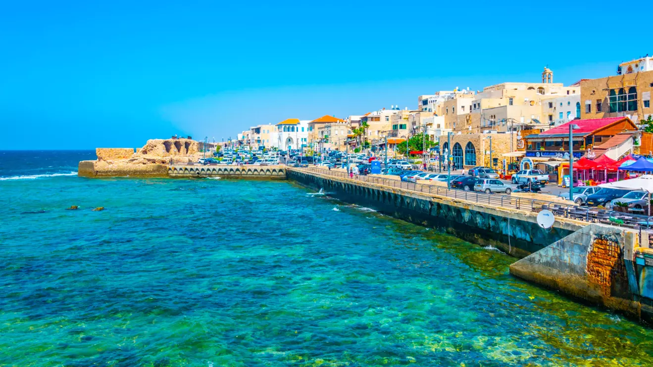 Houses situated on seaside of the old town of Akko/Acre © Mena Today 