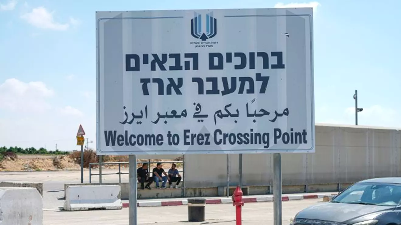 Some 40 trucks are expected to cross during the day © ISP