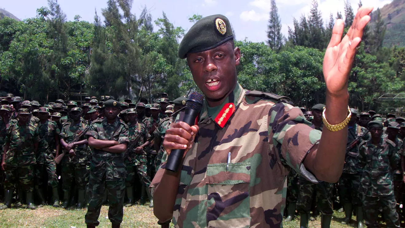 Rwandan army chief James Kabarebe addresses soldiers pulling out of eastern Congo September 27, 2002 Reuters 