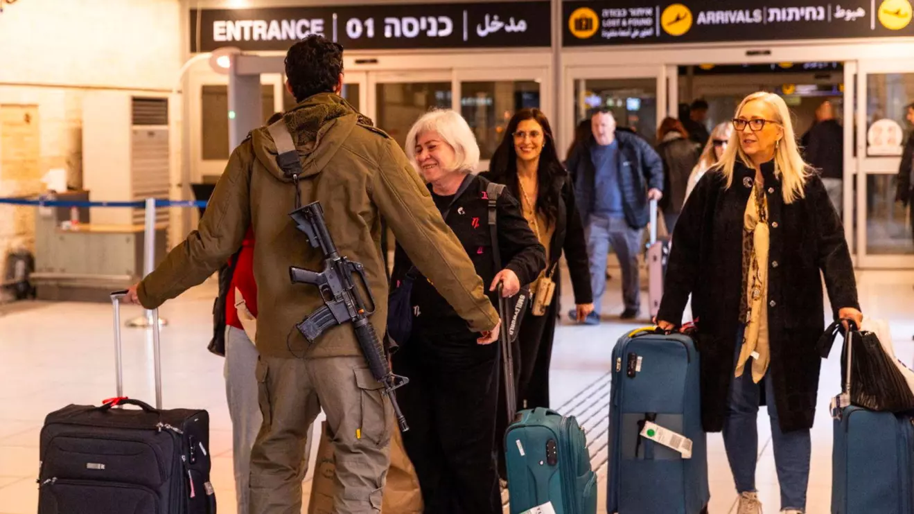 An Israeli soldier greets loved ones who returned to Israel from Italy on one of the first flights since Israel's airspace reopened, amid the U.S.-Israel conflict with Iran, at Ben Gurion International airport in Lod, Israel, March 5, 2026 © GPO