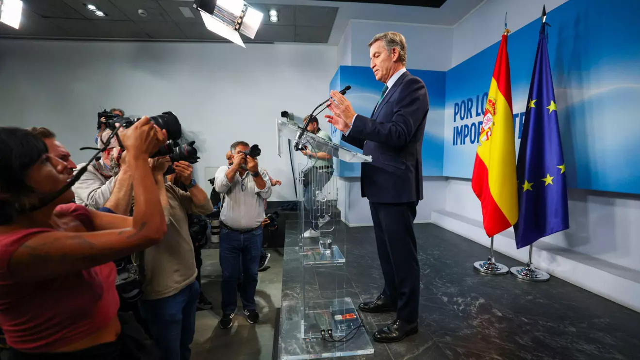 Leader of the opposition and the People's Party, Alberto Nunez Feijoo, speaks following Spain's Prime Minister Pedro Sanchez's announcement calling an early election for November 29, at the headquarters of People's Party (PP) in Madrid, Spain October 5, 2026. Reuters/Juan Medina