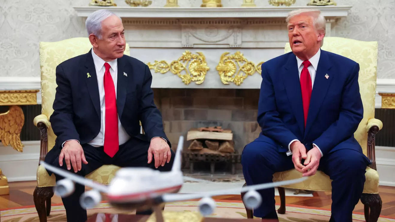 President Donald Trump meets with Israeli Prime Minister Benjamin Netanyahu in the Oval Office at the White House in Washington, U.S., April 7, 2025. Reuters/Kevin Mohatt