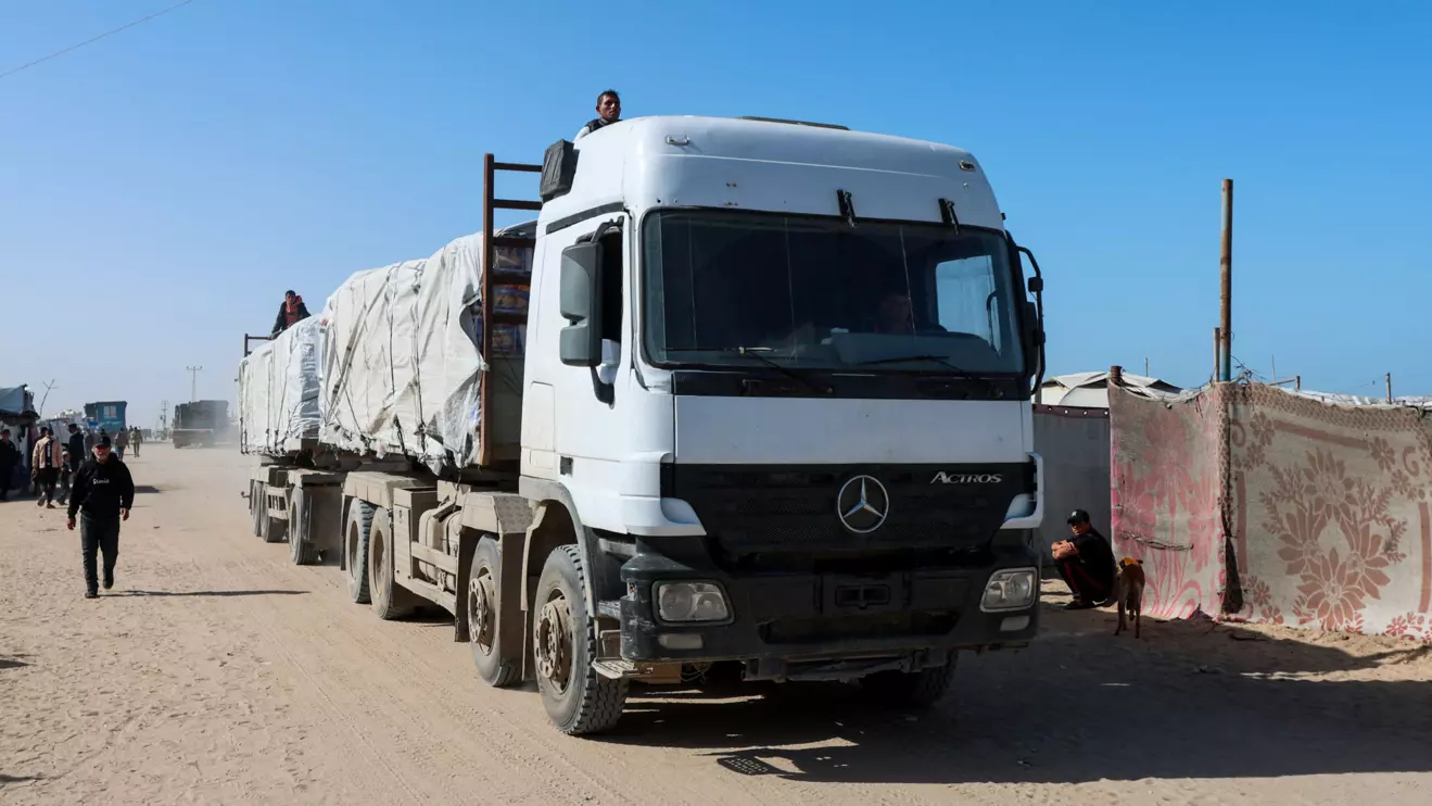 An aid truck moves on a road after entering Gaza through the Kerem Shalom crossing, in Rafah in the southern Gaza Strip, February 1, 2026. Reuters/Ramadan Abe