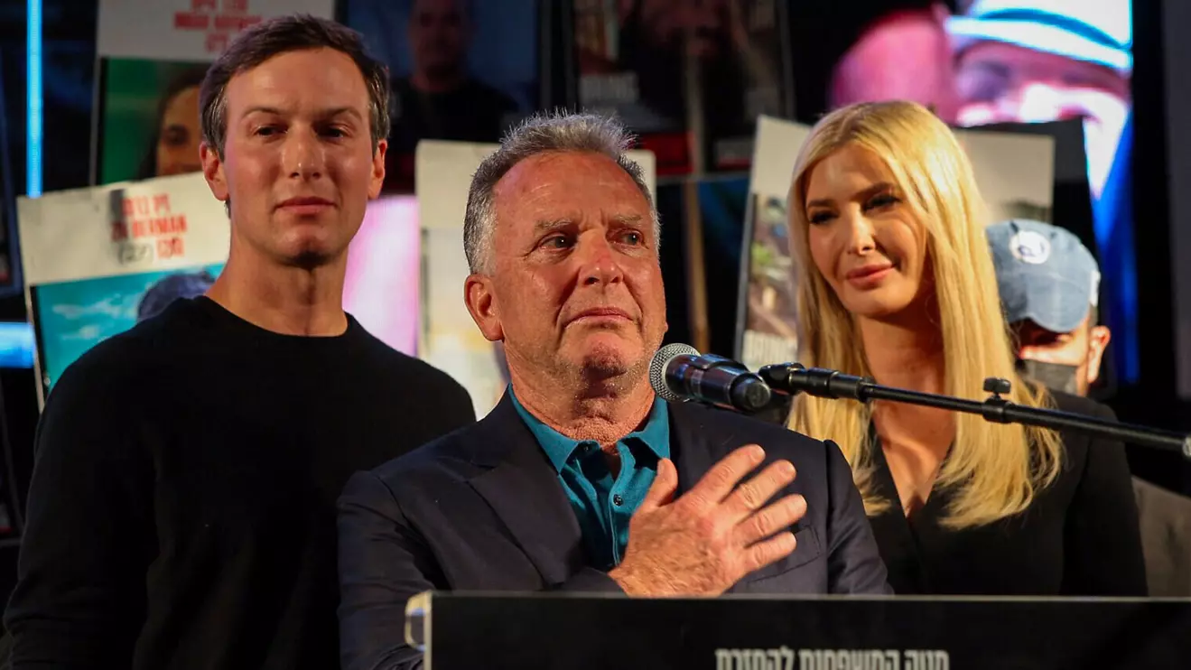 US Special Envoy for the Middle East Steve Witkoff (center) speaks at Hostages Square in Tel Aviv, accompanied by Jared Kushner (L) and Ivanka Trump, on October 11, 2025 © TOL