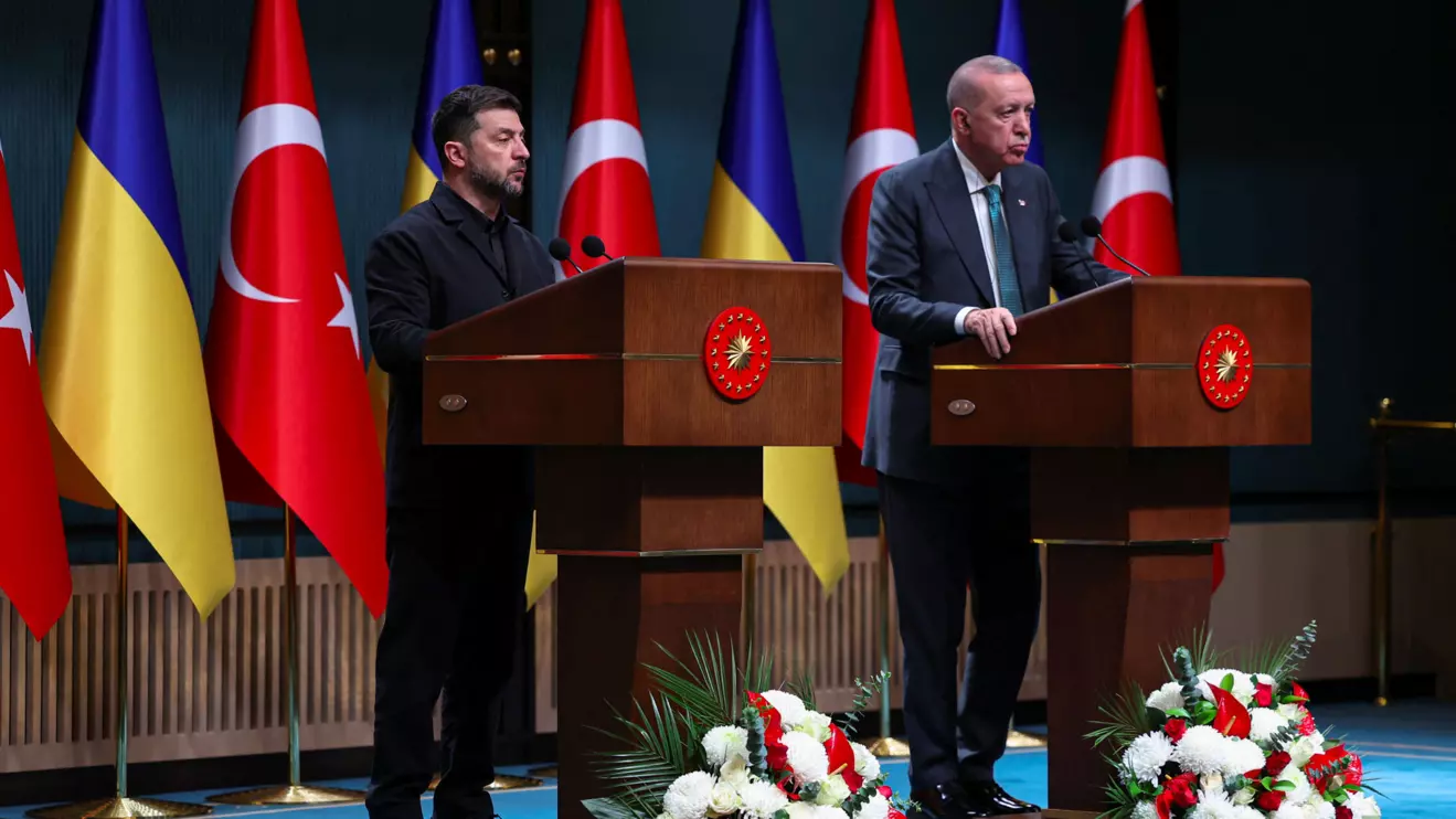 Ukrainian President Volodymyr Zelenskiy and Turkey's President Tayyip Erdogan attend a joint press conference in Ankara, Turkey, November 19, 2025. Reuters/Umit Bektas