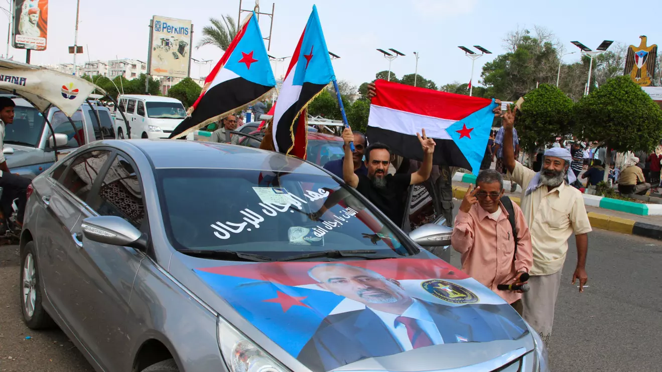 Supporters of the UAE-backed separatist group, Southern Transitional Council, wave flags in Aden, Yemen January 10, 2026. Reuters/Fawaz Salman