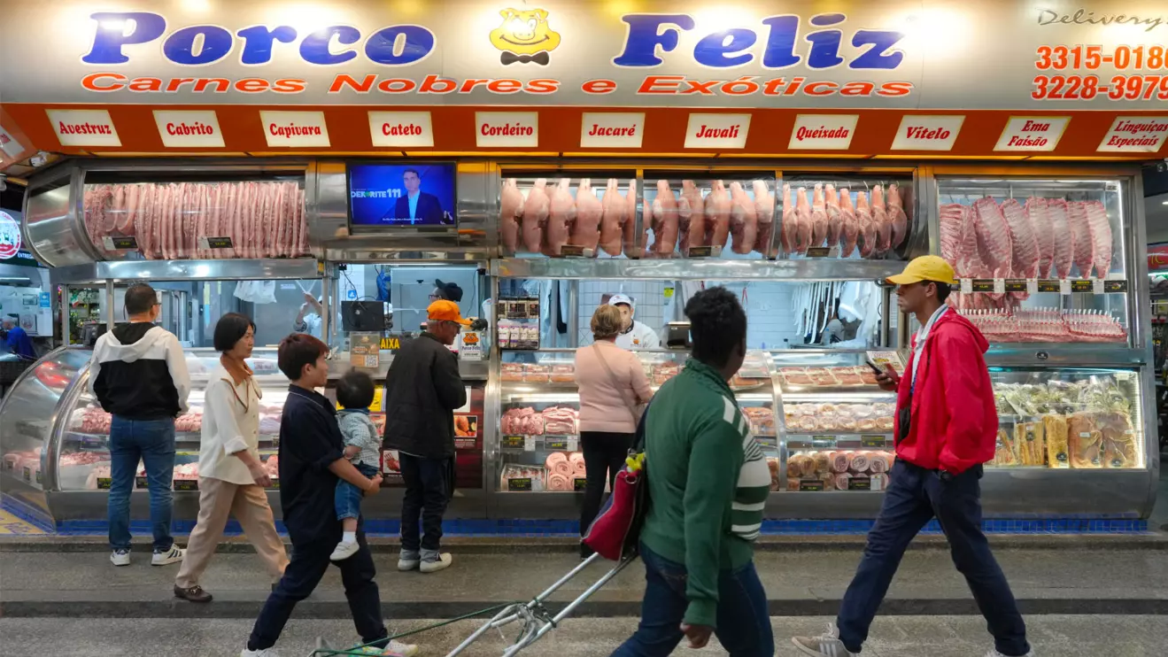 Customers walk in front of a butchery at the Sao Paulo’s Municipal Market as nearly half of Brazilians say the economy has gotten worse in the past year, according to a Quaest poll published in September, compared to just 19% who say the economy improved, in Sao Paulo, Brazil, September 2, 2026. Reuters/Alexandre Meneghini