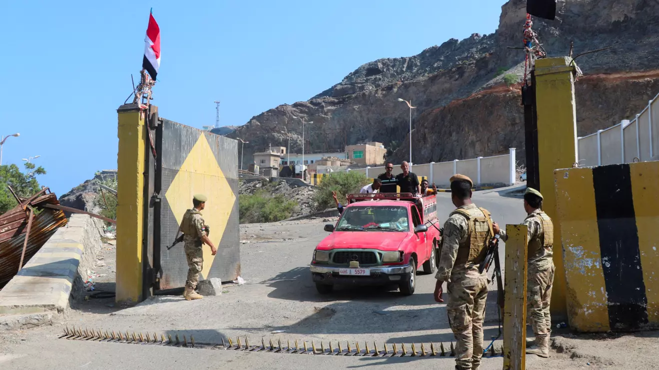 Soldiers loyal to Yemen's separatist Southern Transitional Council stand guard outside the compound of the presidential palace in Aden, Yemen December 9, 2025. Reuters/Fawaz Salman