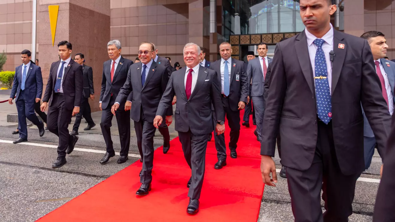 Malaysian Prime Minister Anwar Ibrahim and Jordan's King Abdullah II in Kuala Lumpur on Monday © The Royal Hashemite Court