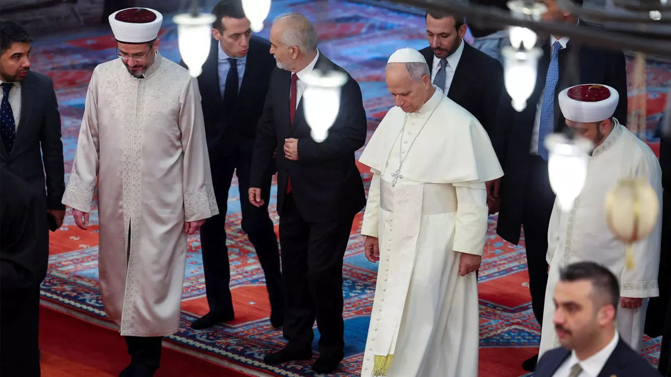 Pope Leo XIV visits the Sultanahmet Mosque, known as the Blue Mosque, during his first apostolic journey, in Istanbul, Turkey, November 29, 2025. Reuters/Umit Bekta