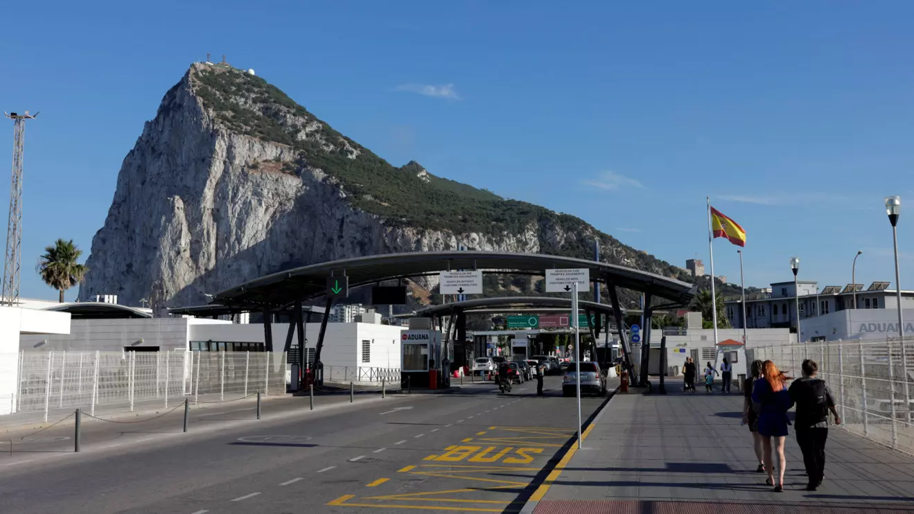 Pedestrians and drivers cross the border from Spain to Gibraltar, in front of the Rock of Gibraltar, in La Linea de la Concepcion, southern Spain, June 4, 2024. Reuters/Jon Nazca