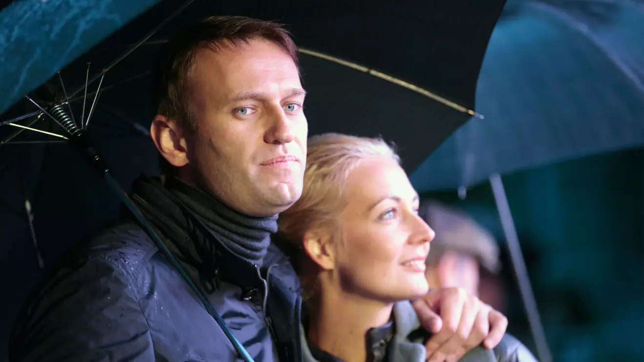 Alexei Navalny and his wife Yulia look on during a support rally in central Moscow September 6, 2013. Reuters/Tatyana Makeyeva