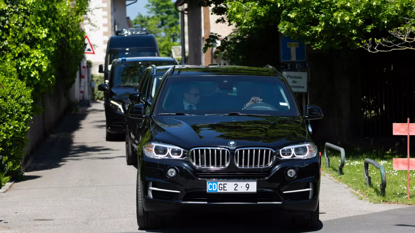 A car with U.S. Treasury Secretary Scott Bessent leaves a residence where trade talks between Chinese and U.S. delegations take place in Geneva, Switzerland, May 10, 2025. Reuters/Denis Balibouse