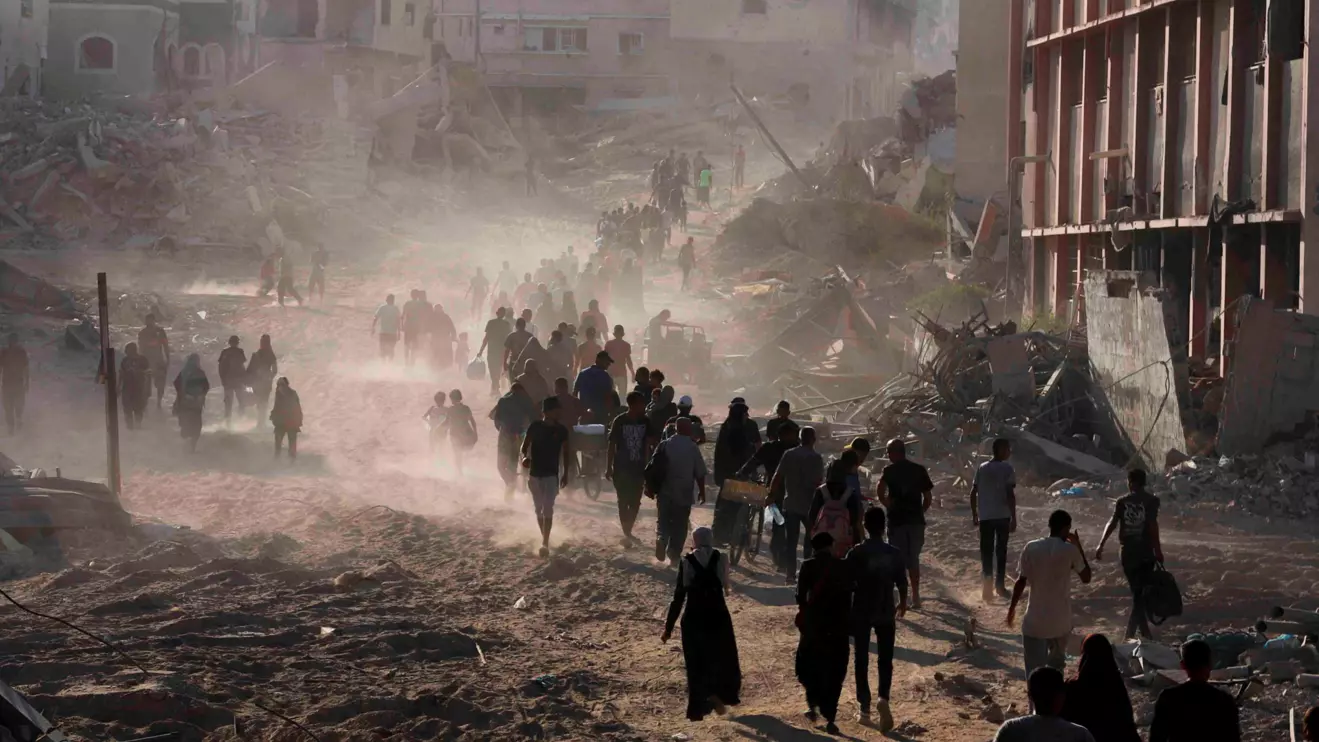 Palestinians make their way as they return to the eastern side of Khan Younis after Israeli forces pulled out from the area following a raid, amid the Israel-Hamas conflict, in Khan Younis, in the southern Gaza Strip July 30, 2024. Reuters/Hatem Khaled