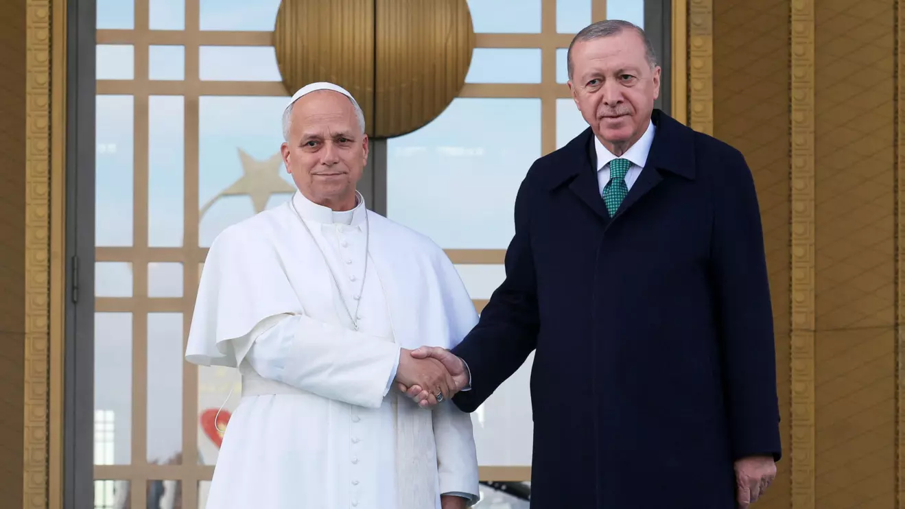 Pope Leo XIV and Turkish President Tayyip Erdogan shake hands as they meet at the Presidential Palace, during the pope's first apostolic journey, in Ankara, Turkey, November 27, 2025. Reuters/Umit Bektas