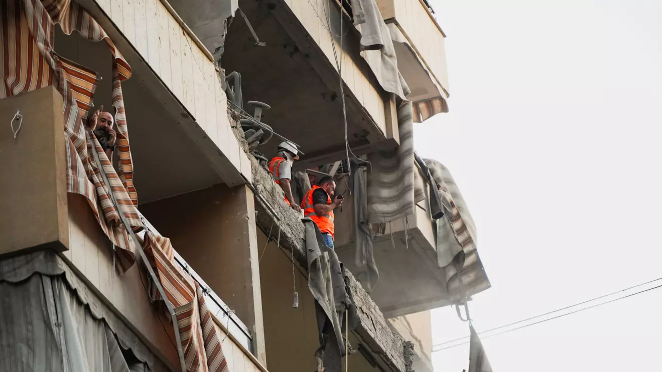 People inspect a damaged building, after Israeli military said on Sunday that it struck a militant from the Lebanese Iran-aligned Hezbollah group, in Beirut's southern suburbs, Lebanon November 23, 2025. Reuters/Mohammed Yassin