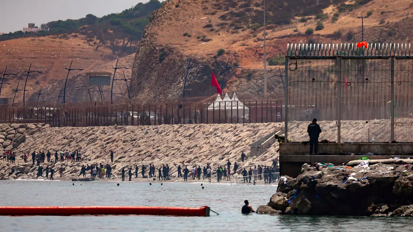 Migrants head back to Morocco after crossing into Ceuta by sea amid mass crossings of migrants on foot and by sea from Morocco into Spanish territory, in Ceuta, Spain, August 1, 2026. Reuters/Pedro Nunes