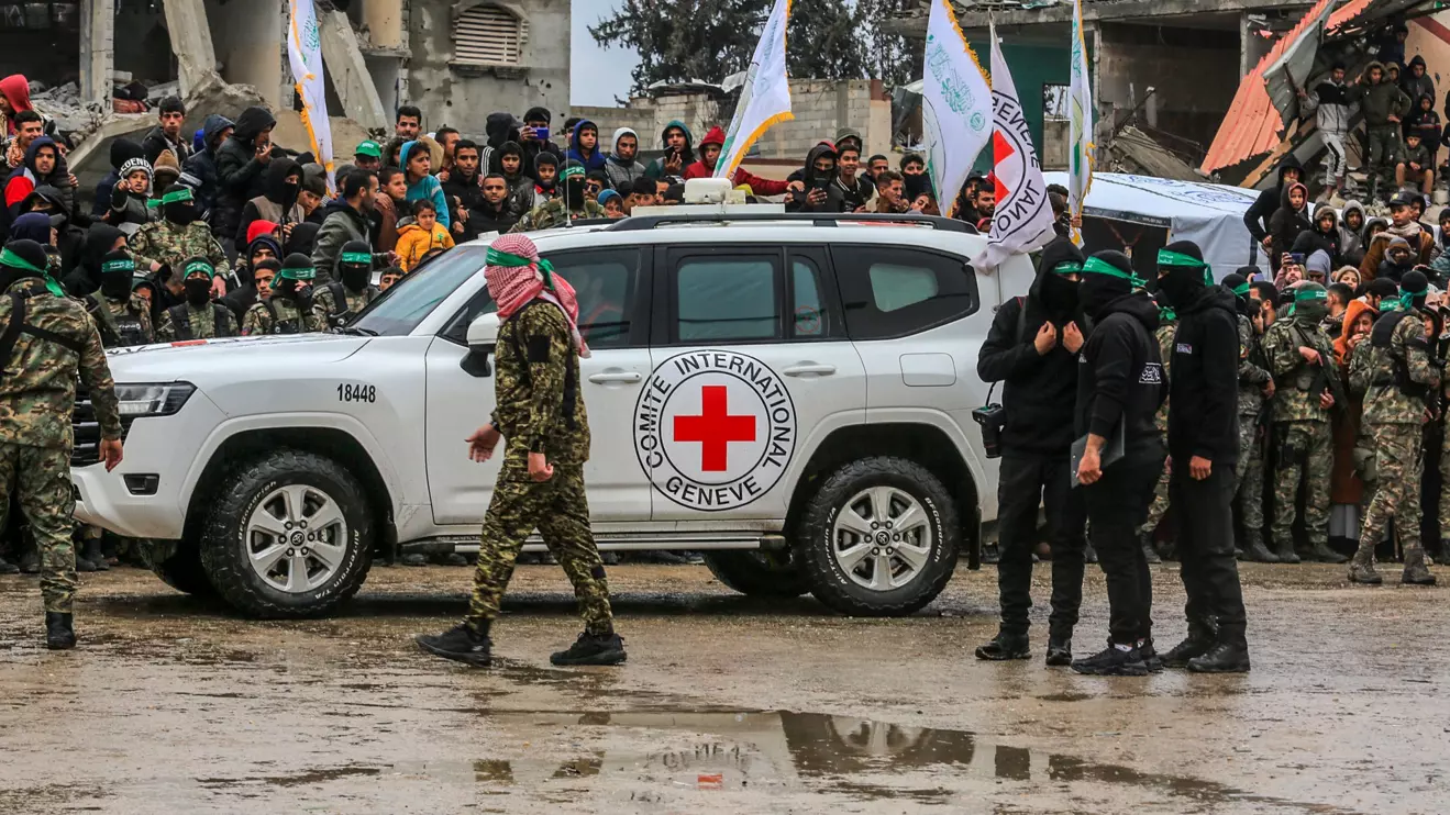 Al-Qassam Brigade militants hand over Israeli hostages to the Red Cross in the city of Rafah on February 22, 2025 © Mena Today 