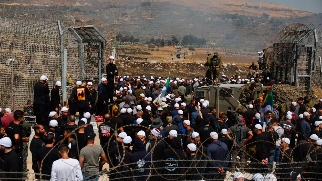 Israeli Druze cross the border to check on their family members in Syria, amid the ongoing conflict in the Druze areas in Syria, in Majdal Shams, near the ceasefire line between the Israeli-occupied Golan Heights and Syria, July 16, 2025. Reuters/Ammar Awad