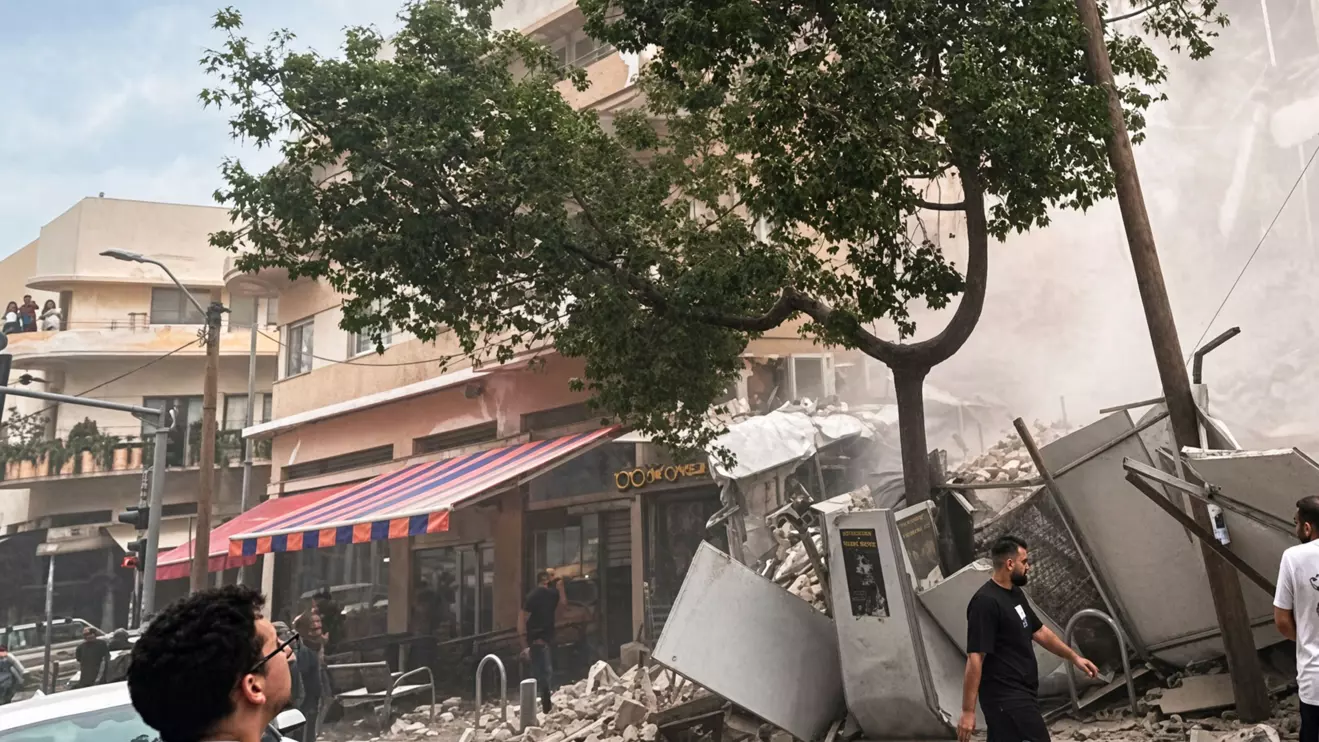 A partly collapsed building under renovation near Rothschild Boulevard in Tel Aviv, Israel, on Wednesday © IUM