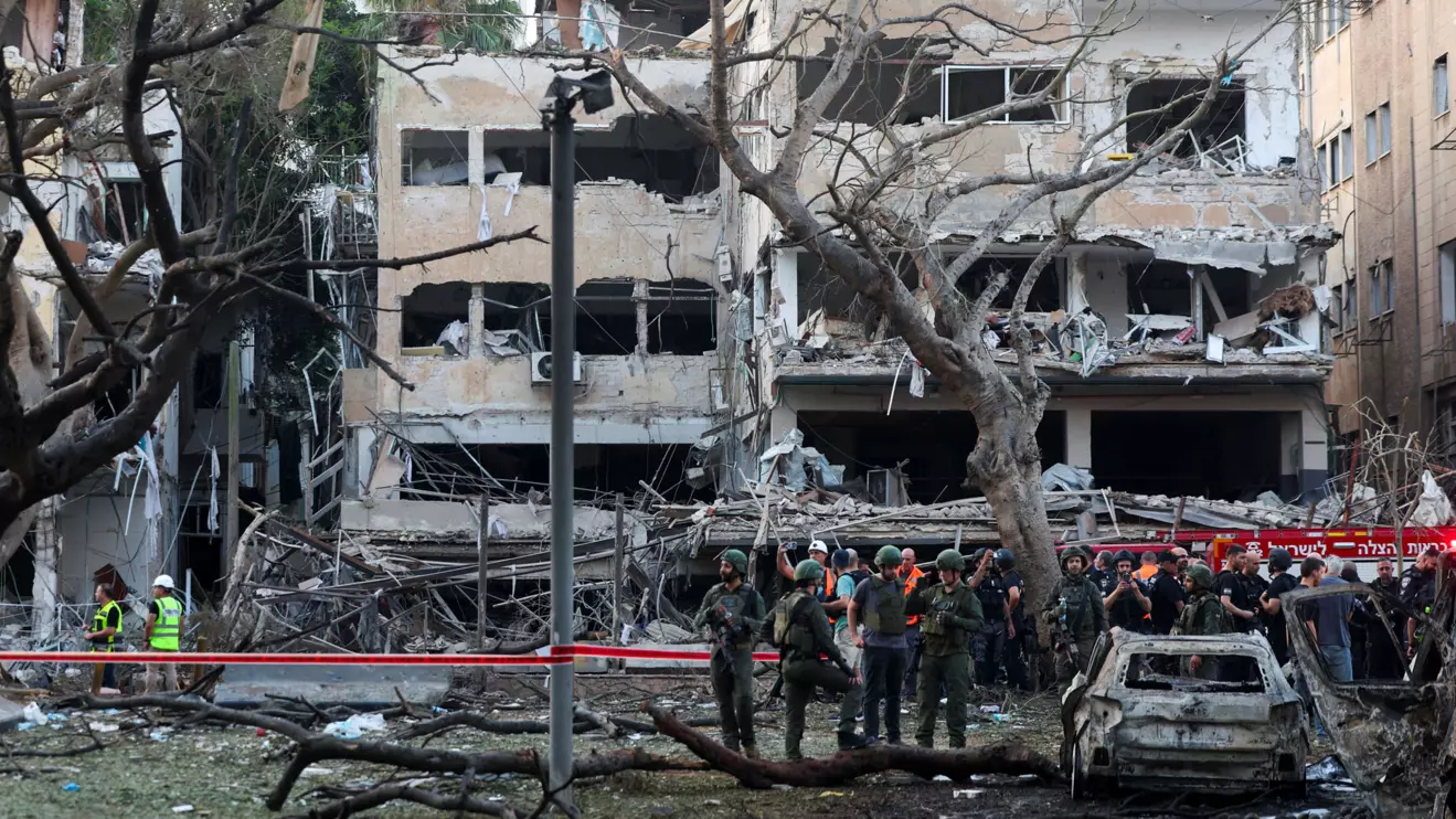 Emergency personnel work at an impact site after missiles were launched from Iran to Israel, in Tel Aviv, Israel, June 16, 2025. Reuters/Ronen Zvulun