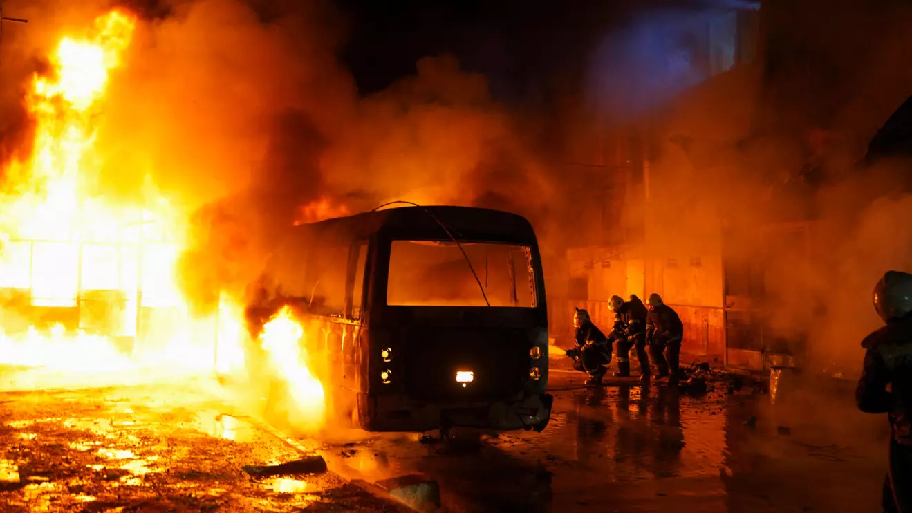 Members of the Syrian Civil Defence work to extinguish a fire after shelling amid renewed clashes between the Syrian army and the Syrian Democratic Forces in Aleppo, Syria, January 8, 2026. Reuters/Karam al‑Masri