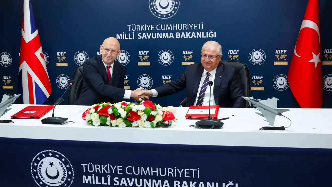 Turkish Defence Minister Yasar Guler and British Defence Secretary John Healey attend a signing ceremony on the sidelines of the International Defence Industry Fair (IDEF) in Istanbul, Turkey, July 23, 2025. Reuters/Dilara Senkaya
