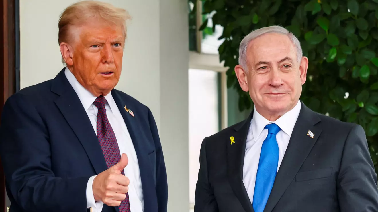 U.S. President Donald Trump greets Israeli Prime Minister Benjamin Netanyahu at the White House in Washington, D.C., U.S., September 29, 2025. Reuters/Kevin Lamarque