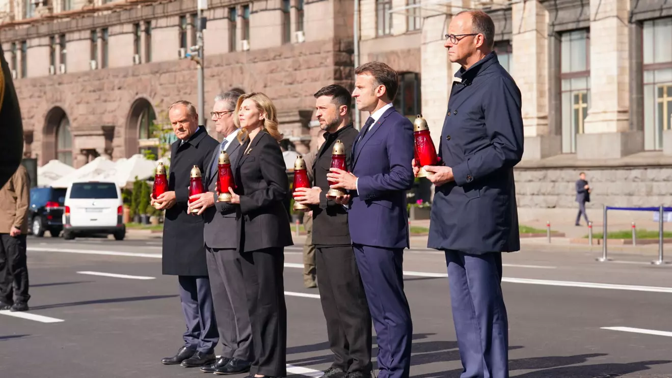 German Chancellor Friedrich Merz, French President Emanuel Macron, Ukrainian President Volodymyr Zelenskiy and his wife Olena Zelenska, Britain's Prime Minister Keir Starmer, and Poland's Prime Minister Donald Tusk visit Maidan Square, as European leaders meet for further talks on the so-called "coalition of the willing", in Kyiv, Ukraine May 10, 2025. Stefan Rousseau/Reuters
