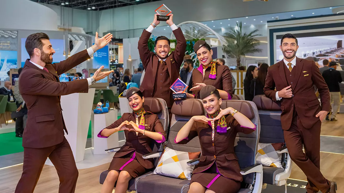  Etihad Airways operates over 1,000 flights weekly © X