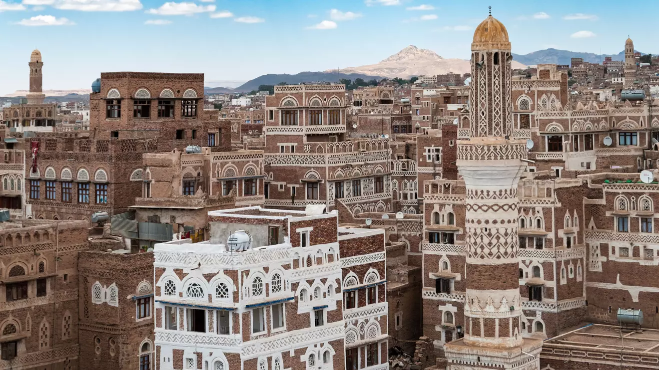 Multi-storey traditional buildings made of stone in Sanaa © Mena Today 