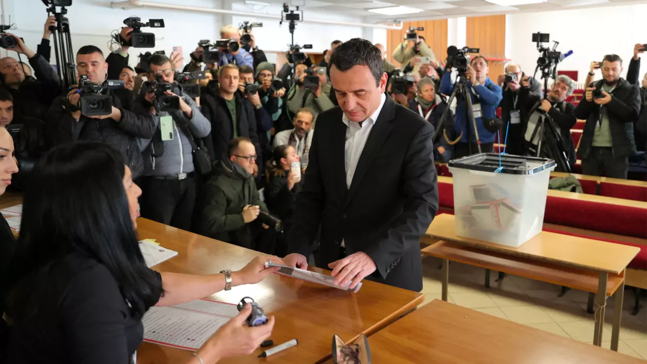 Kosovo's Prime Minister and Levizja Vetevendosje (Movement for Self-Determination) party leader Albin Kurti votes during a snap parliamentary election, nearly a year after a political deadlock that prevented the formation of a new government, in Pristina, Kosovo, December 28, 2025. Reuters/Valdrin Xhema