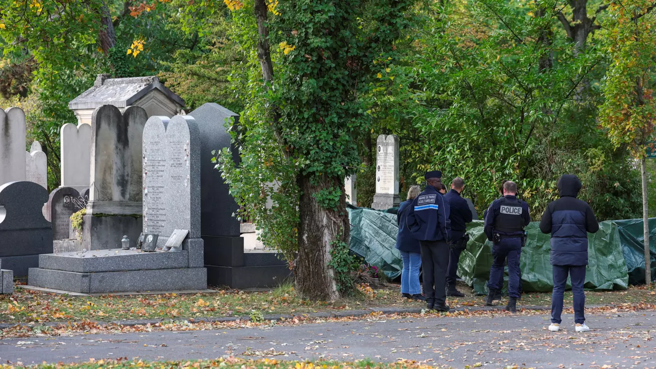 Police officers work at Bagneux cemetery after the grave of former French justice minister Robert Badinter was vandalised on the day of his induction into the Pantheon, in Bagneux, near Paris, France, October 9, 2025. Reuters/Gonzalo Fuentes