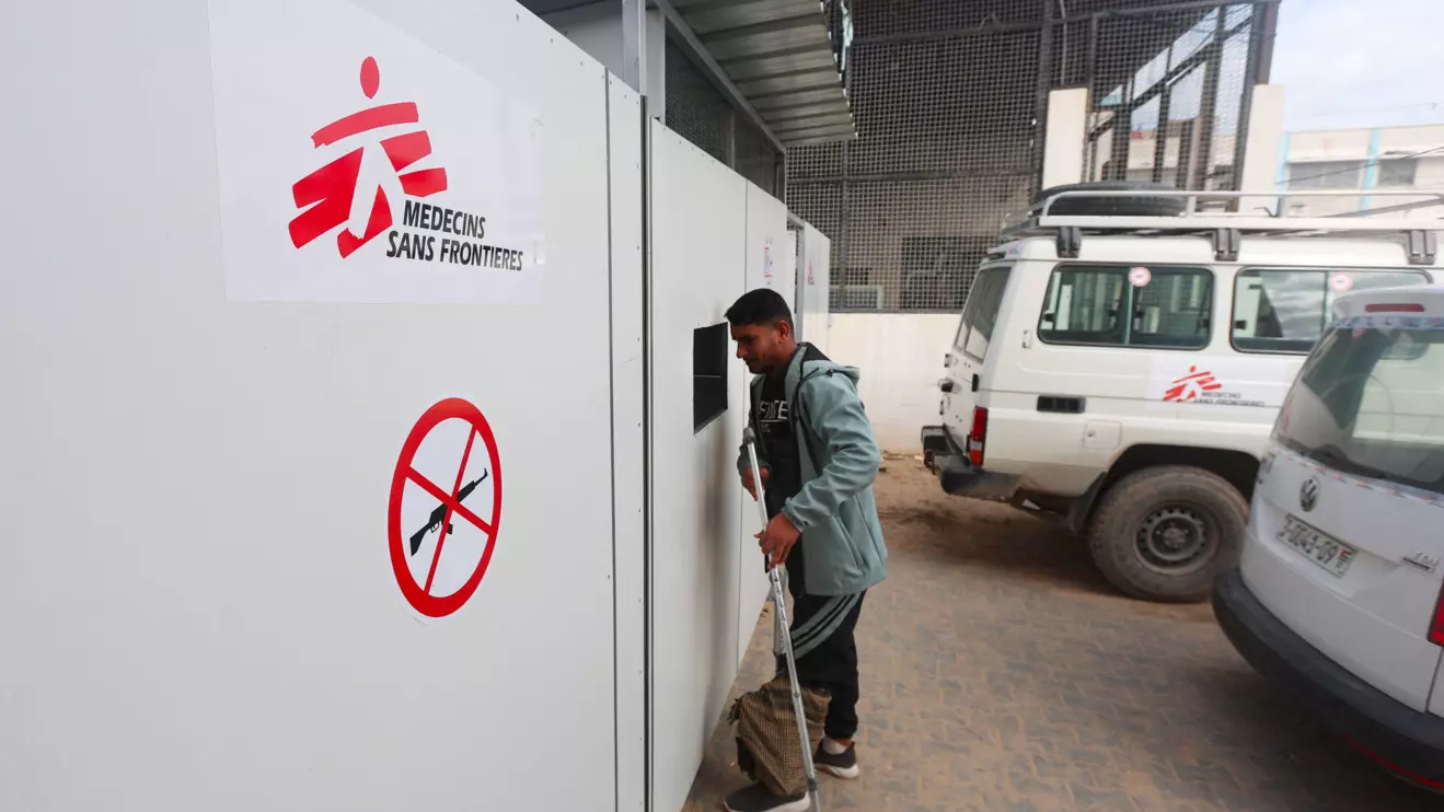 A Palestinian war-wounded man waits at the entrance, hoping to receive medical treatment, at a clinic run by medical charity Medecins Sans Frontieres (MSF), Khan Younis, southern Gaza Strip, December 31, 2025. Reuters/Ramadan Abed