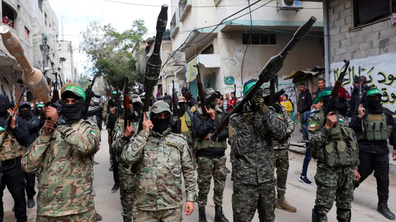 Hamas militants carry grenade launchers at the funeral of Marwan Issa, a senior Hamas deputy military commander who was killed in an Israeli airstrike during the conflict between Israel and Hamas, amid a ceasefire between Israel and Hamas, in the central Gaza Strip, February 7, 2025. Reute/Ramadan Abed/File Photo