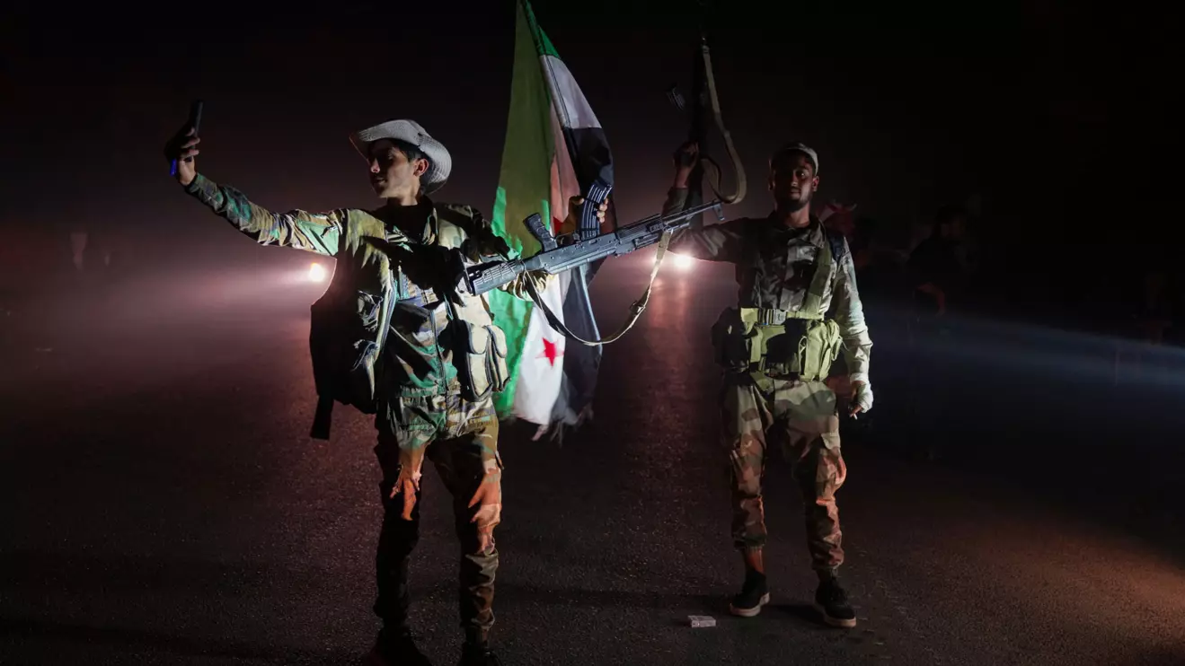 Members of Syrian security forces stand on a road in Sweida countryside, as vehicles transporting other Syrian security forces make their way out of the predominantly druze city of Sweida, Syria, July 16, 2025. Reuters/Karam al-Masri