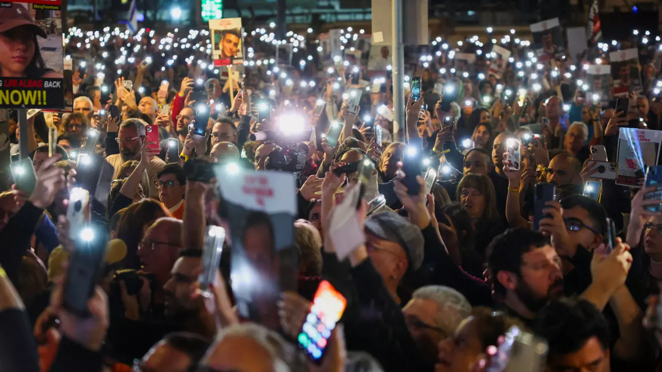 Relatives and supporters of hostages kidnapped on the deadly October 7 attack by Palestinian Islamist group Hamas, hold up their phones with the lights on as they rally for their release, after a temporary truce between Israel and the Palestinian Islamist group Hamas expired, in Tel Aviv, Israel, December 2, 2023. Reuters/Athit Perawongmetha