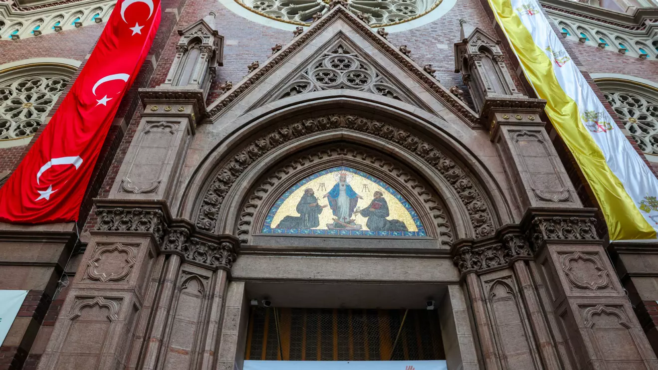 The Saint Anthony of Padua Catholic Church is decorated with Turkish and Vatican flags ahead of the visit of Pope Leo XIV to Turkey, in Istanbul, Turkey, November 26, 2025. Reuters/Murad Sezer